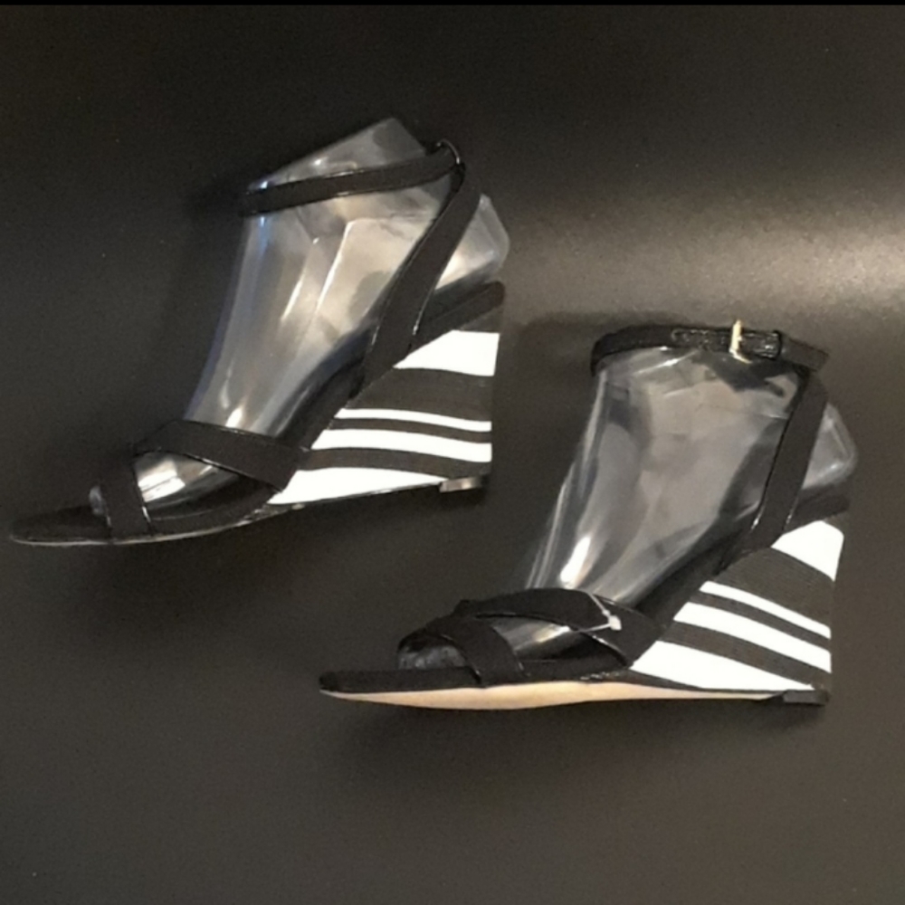 Ann Taylor "Livia" Black & White Wedges